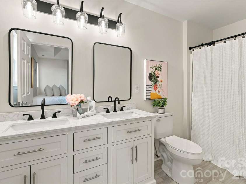 18631 Oakhurst Boulevard, Cornelius, NC 28031.  MLS# CAR4435092, YatesRealty ID 56861. 