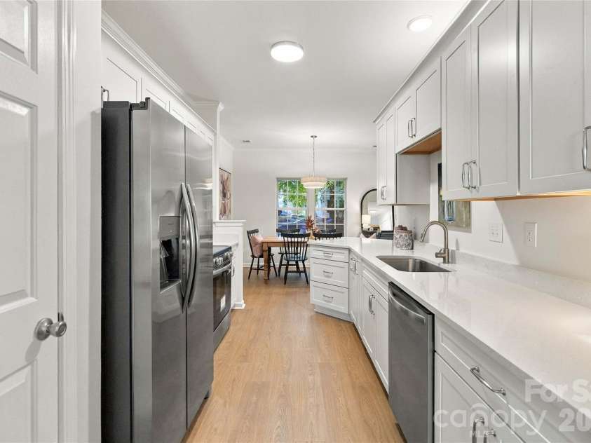 18631 Oakhurst Boulevard, Cornelius, NC 28031.  MLS# CAR4435092, YatesRealty ID 56861. Brand new REAL WOOD cabinets in kitchen!