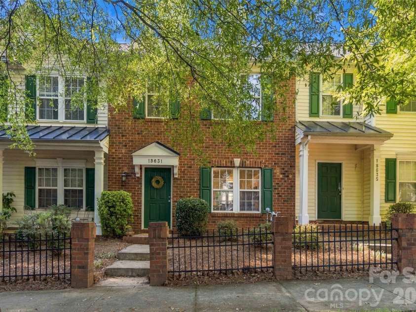 18631 Oakhurst Boulevard, Cornelius, NC 28031.  MLS# CAR4435092, YatesRealty ID 56861. Brick front OAKHURST townhome in Cornelius.