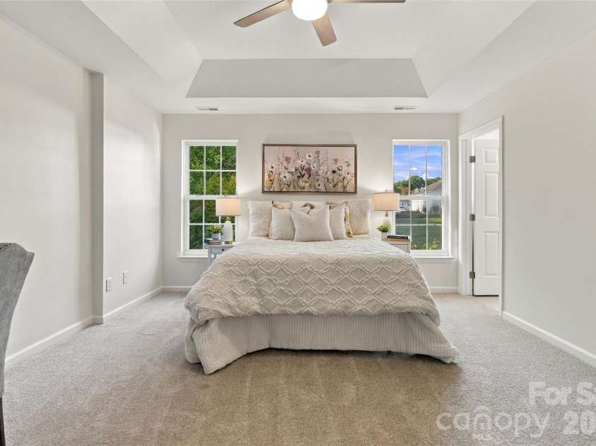 18631 Oakhurst Boulevard, Cornelius, NC 28031.  MLS# CAR4435092, YatesRealty ID 56861. Large primary suite with private bathroom and ample space!