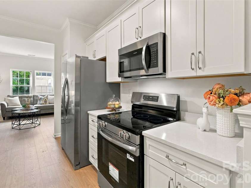 18631 Oakhurst Boulevard, Cornelius, NC 28031.  MLS# CAR4435092, YatesRealty ID 56861. New appliances!