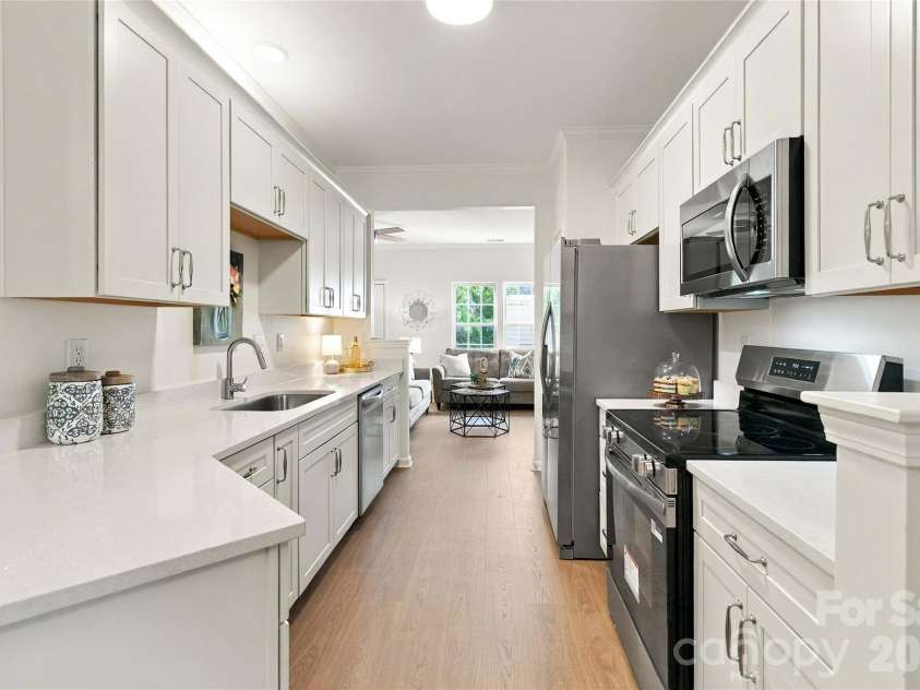 18631 Oakhurst Boulevard, Cornelius, NC 28031.  MLS# CAR4435092, YatesRealty ID 56861. New quartz counters!
