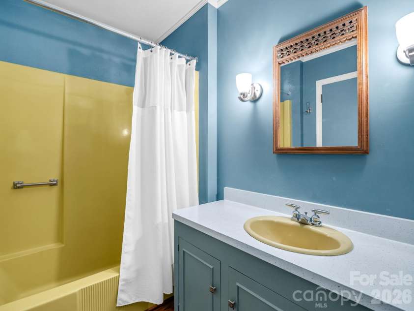 280 Overlook Circle, Tryon, NC 28782.  MLS# CAR4433125, YatesRealty ID 56864. Bathroom #3