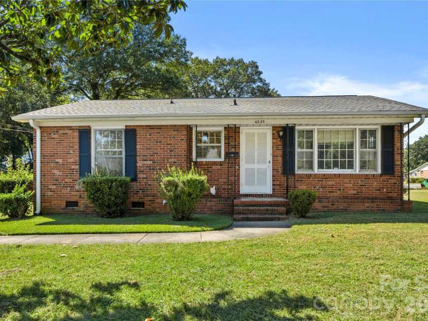 4235 Brookway Drive, Charlotte, NC 28208.  MLS# CAR4434492, YatesRealty ID 56865. 