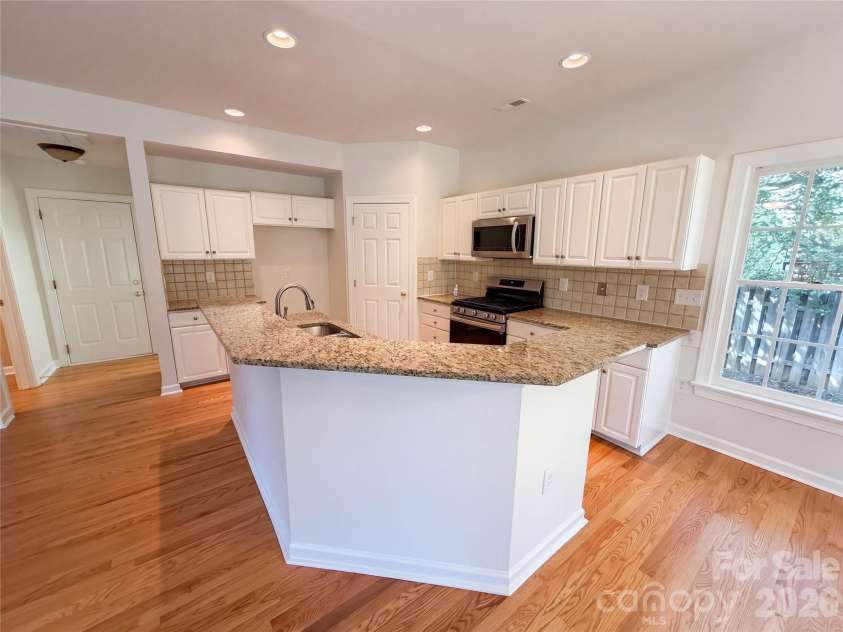 5609 Fairvista Drive, Charlotte, NC 28269.  MLS# CAR4435167, YatesRealty ID 56867. 