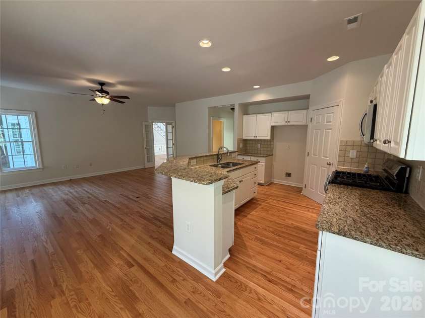 5609 Fairvista Drive, Charlotte, NC 28269.  MLS# CAR4435167, YatesRealty ID 56867. 