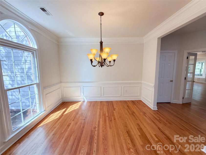5609 Fairvista Drive, Charlotte, NC 28269.  MLS# CAR4435167, YatesRealty ID 56867. 