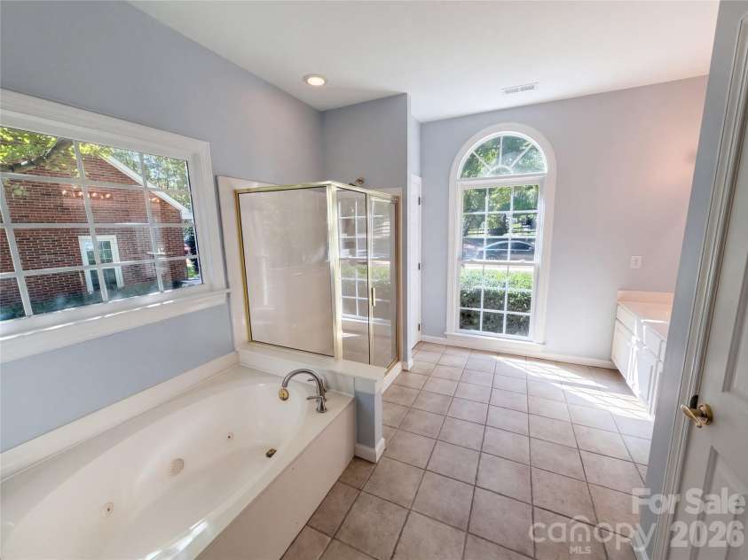 5609 Fairvista Drive, Charlotte, NC 28269.  MLS# CAR4435167, YatesRealty ID 56867. 
