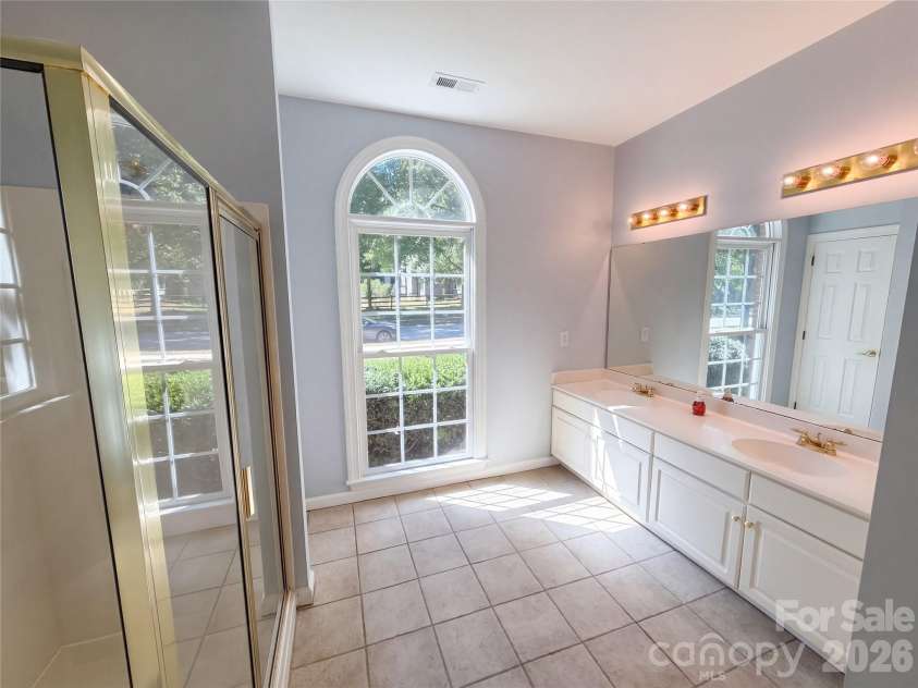 5609 Fairvista Drive, Charlotte, NC 28269.  MLS# CAR4435167, YatesRealty ID 56867. 