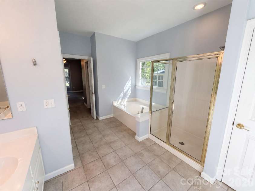 5609 Fairvista Drive, Charlotte, NC 28269.  MLS# CAR4435167, YatesRealty ID 56867. 