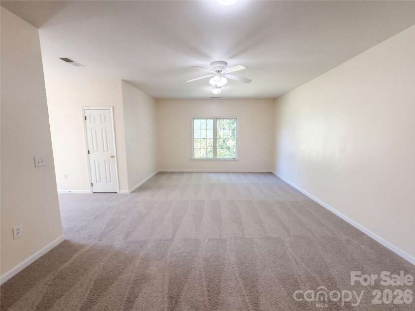 5609 Fairvista Drive, Charlotte, NC 28269.  MLS# CAR4435167, YatesRealty ID 56867. 