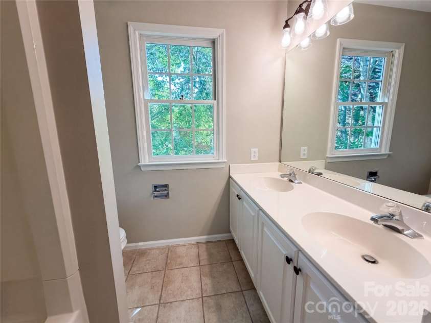 5609 Fairvista Drive, Charlotte, NC 28269.  MLS# CAR4435167, YatesRealty ID 56867. 