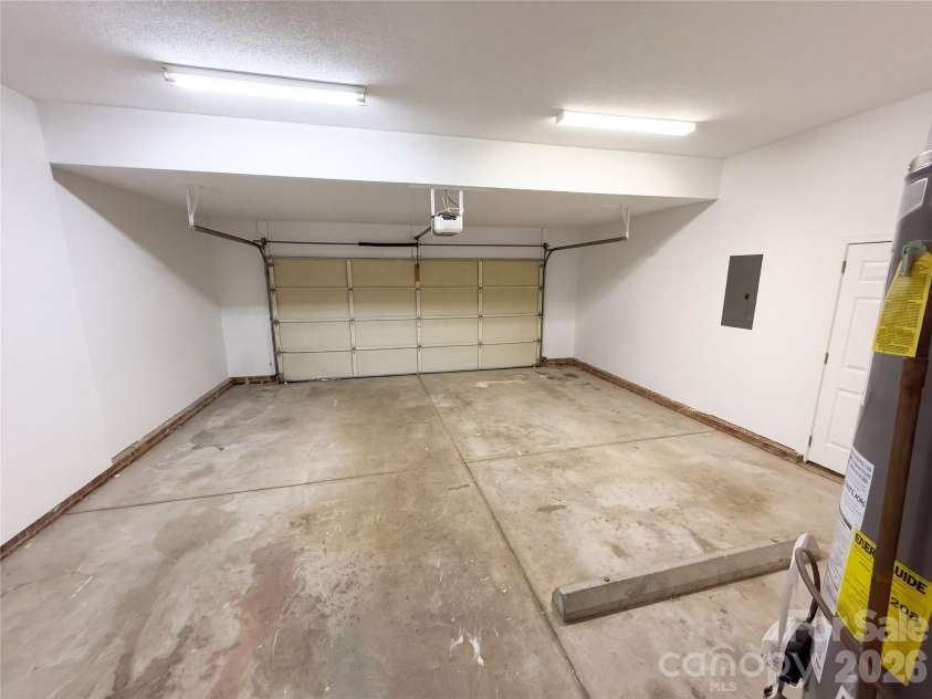 5609 Fairvista Drive, Charlotte, NC 28269.  MLS# CAR4435167, YatesRealty ID 56867. 