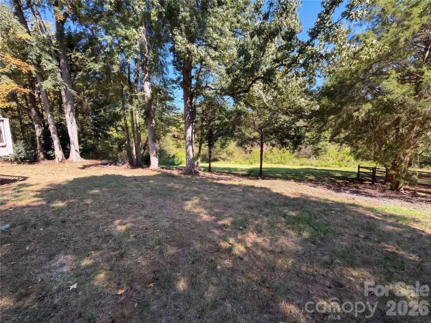 5609 Fairvista Drive, Charlotte, NC 28269.  MLS# CAR4435167, YatesRealty ID 56867. 