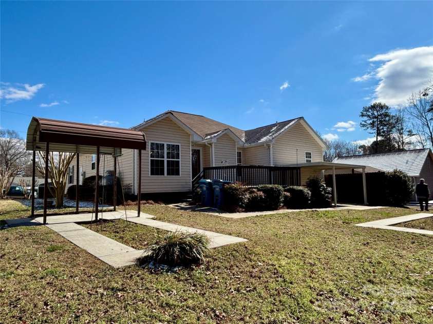 1420 28th Street, Hickory, NC 28602.  MLS# CAR4225189, YatesRealty ID 5687. 