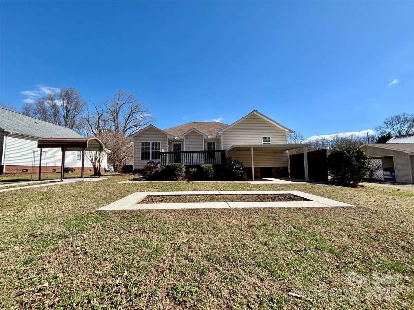 1420 28th Street, Hickory, NC 28602.  MLS# CAR4225189, YatesRealty ID 5687. 
