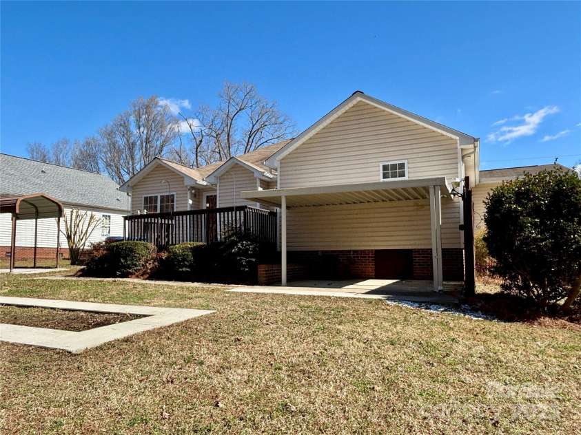 1420 28th Street, Hickory, NC 28602.  MLS# CAR4225189, YatesRealty ID 5687. 