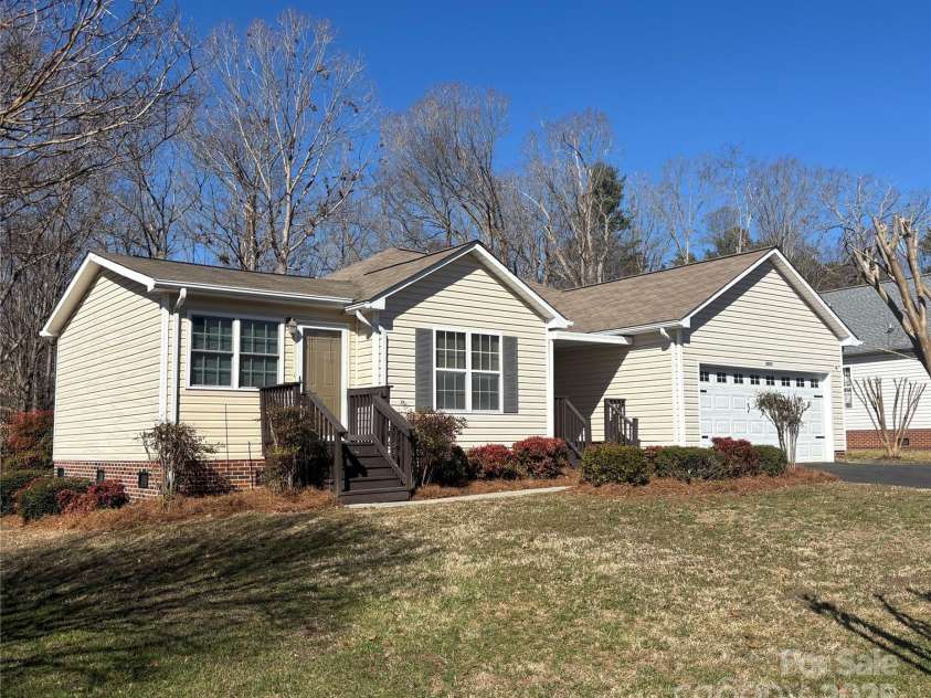 1420 28th Street, Hickory, NC 28602.  MLS# CAR4225189, YatesRealty ID 5687. 