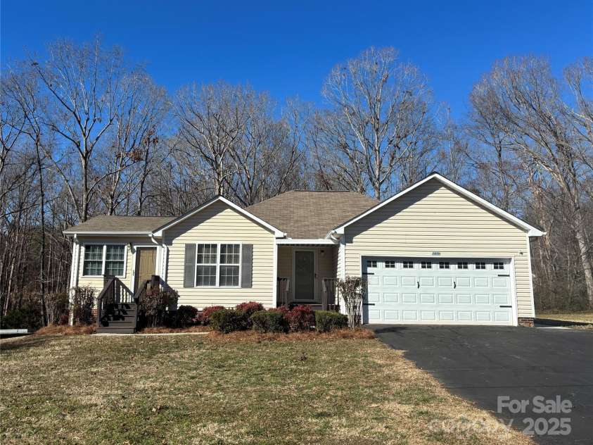 1420 28th Street, Hickory, NC 28602.  MLS# CAR4225189, YatesRealty ID 5687. 