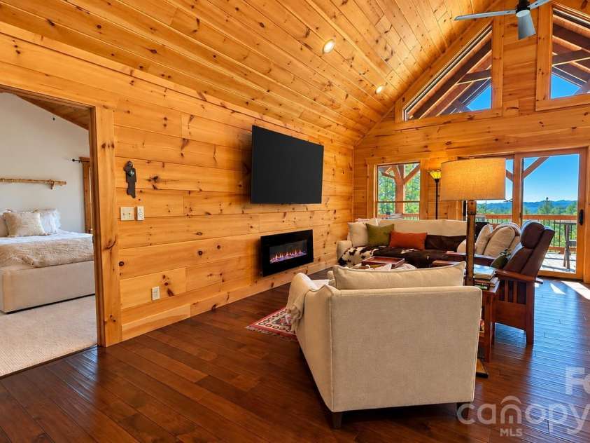 5381 Dogwood Way, Lenoir, NC 28645.  MLS# CAR4435192, YatesRealty ID 56871. 