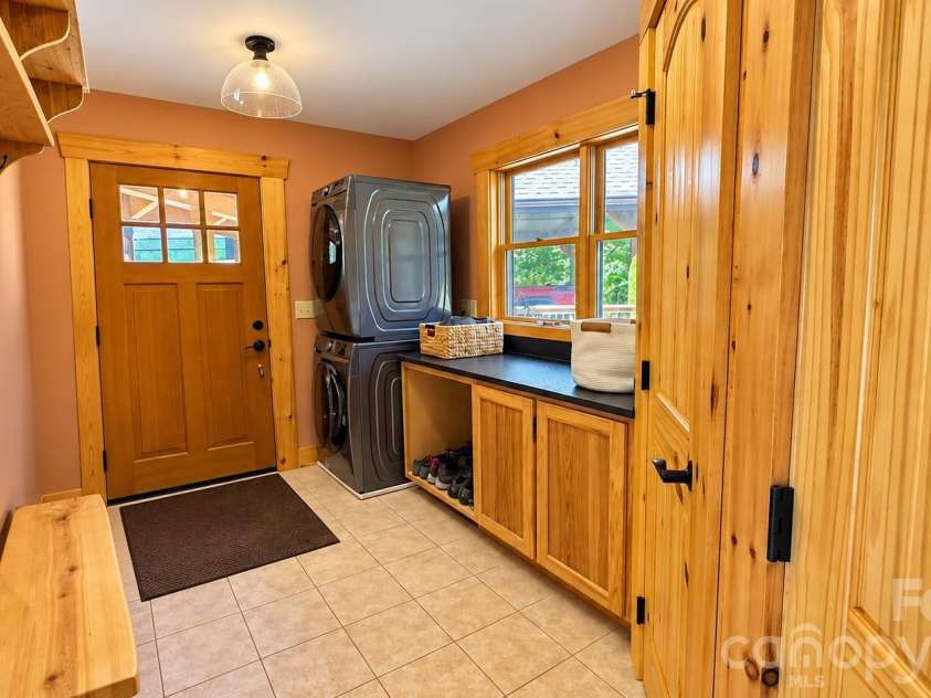 5381 Dogwood Way, Lenoir, NC 28645.  MLS# CAR4435192, YatesRealty ID 56871. 