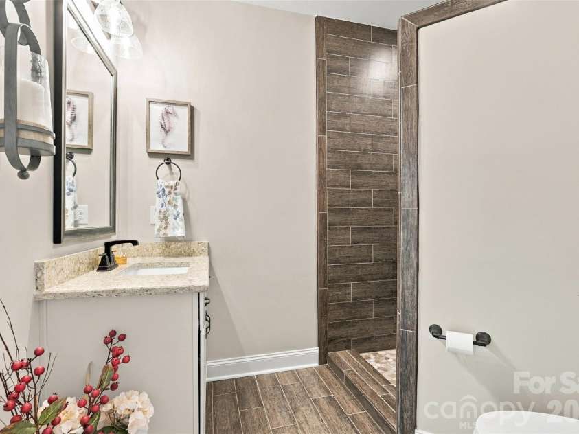2213 Lincolnshire Lane, Waxhaw, NC 28173.  MLS# CAR4429513, YatesRealty ID 56874. 