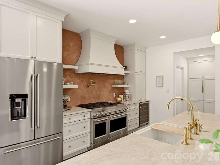 16521 Plantation Woods Drive, Charlotte, NC 28278.  MLS# CAR4434628, YatesRealty ID 56876. 