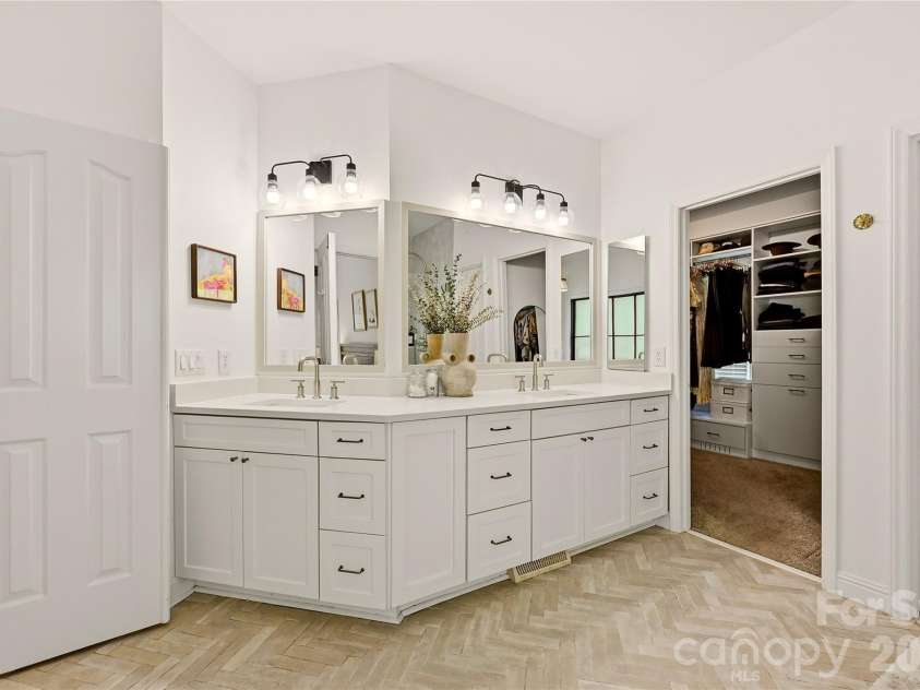 16521 Plantation Woods Drive, Charlotte, NC 28278.  MLS# CAR4434628, YatesRealty ID 56876. 