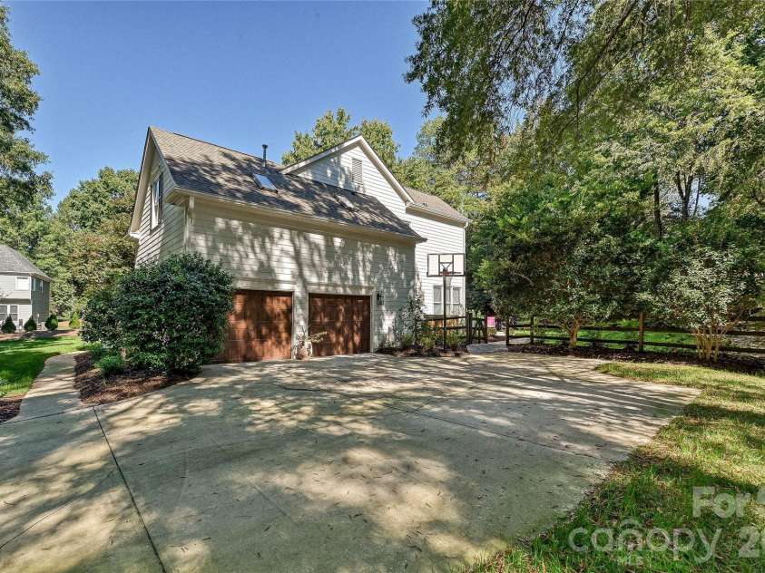 16521 Plantation Woods Drive, Charlotte, NC 28278.  MLS# CAR4434628, YatesRealty ID 56876. 