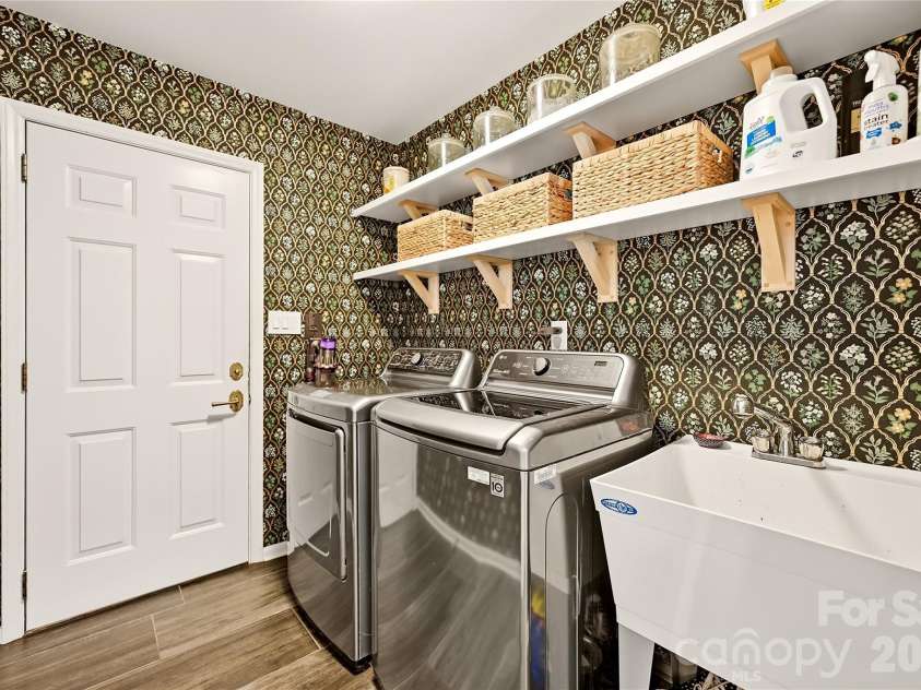 16521 Plantation Woods Drive, Charlotte, NC 28278.  MLS# CAR4434628, YatesRealty ID 56876. Laundry room on the main