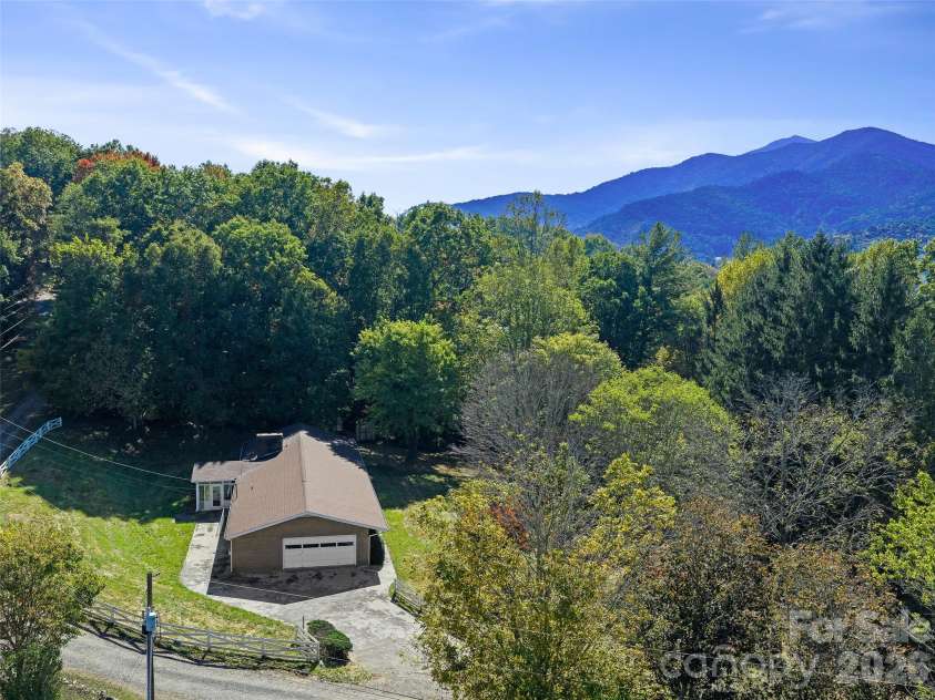 198 Roland Hill Road, Burnsville, NC 28714.  MLS# CAR4434319, YatesRealty ID 56879. 