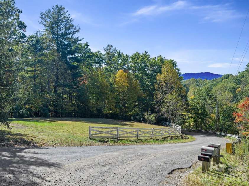 198 Roland Hill Road, Burnsville, NC 28714.  MLS# CAR4434319, YatesRealty ID 56879. 