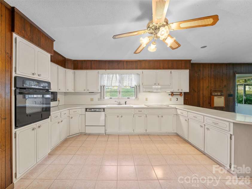 198 Roland Hill Road, Burnsville, NC 28714.  MLS# CAR4434319, YatesRealty ID 56879. Kitchen