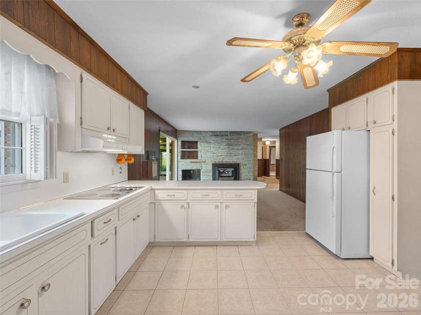 198 Roland Hill Road, Burnsville, NC 28714.  MLS# CAR4434319, YatesRealty ID 56879. Kitchen