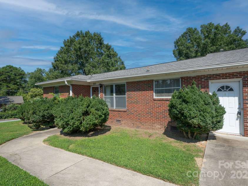 505 Rogers Lake Road, Kannapolis, NC 28083.  MLS# CAR4293354, YatesRealty ID 5688. 