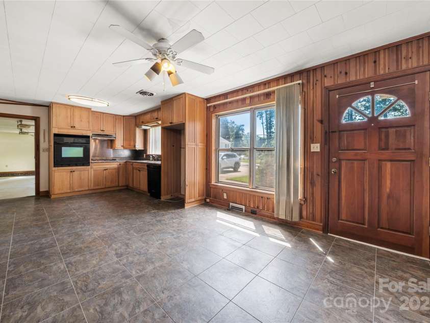 505 Rogers Lake Road, Kannapolis, NC 28083.  MLS# CAR4293354, YatesRealty ID 5688. 