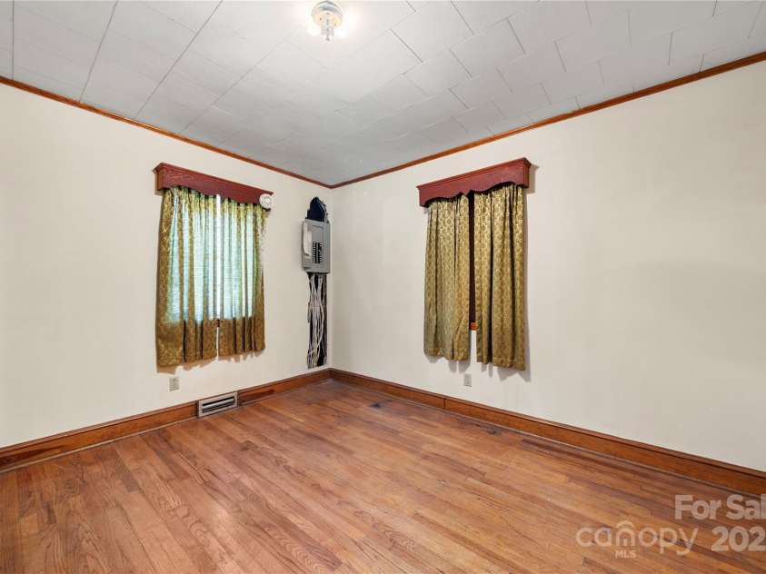 505 Rogers Lake Road, Kannapolis, NC 28083.  MLS# CAR4293354, YatesRealty ID 5688. 