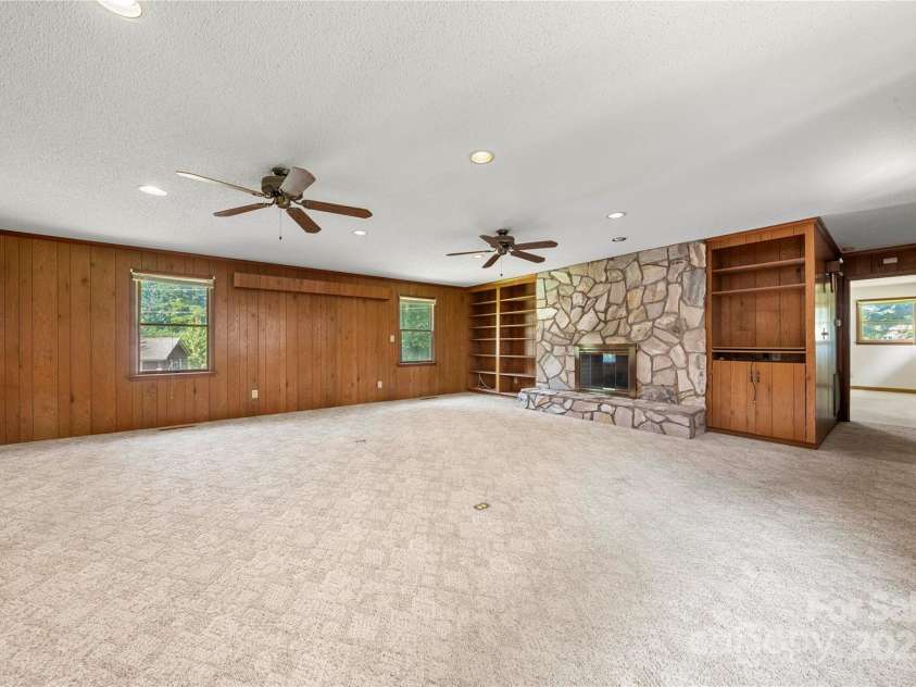 505 Rogers Lake Road, Kannapolis, NC 28083.  MLS# CAR4293354, YatesRealty ID 5688. 