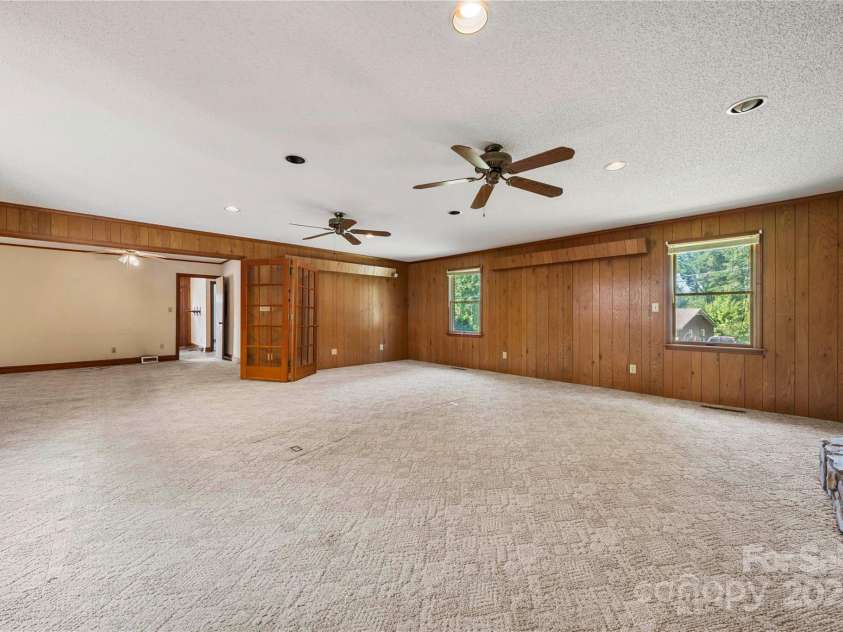 505 Rogers Lake Road, Kannapolis, NC 28083.  MLS# CAR4293354, YatesRealty ID 5688. 