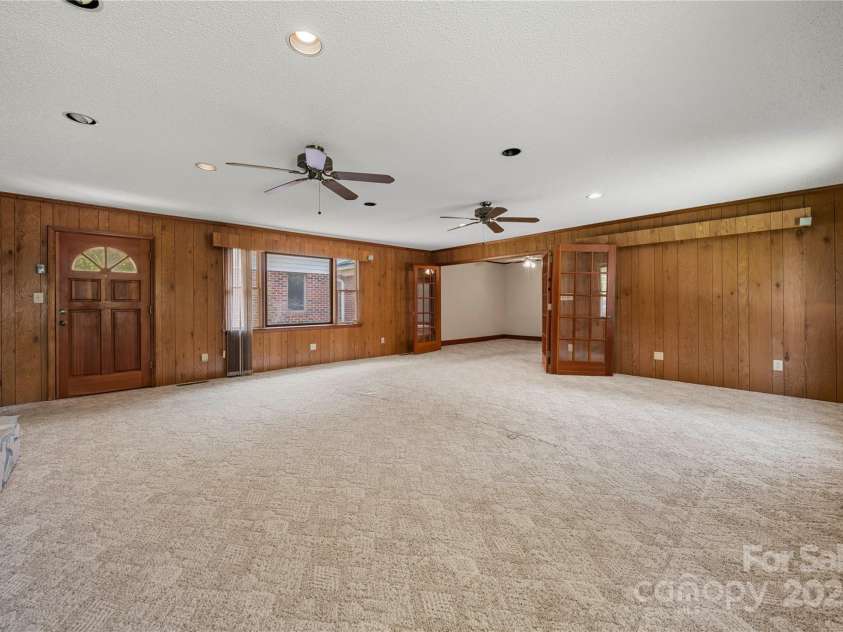 505 Rogers Lake Road, Kannapolis, NC 28083.  MLS# CAR4293354, YatesRealty ID 5688. 