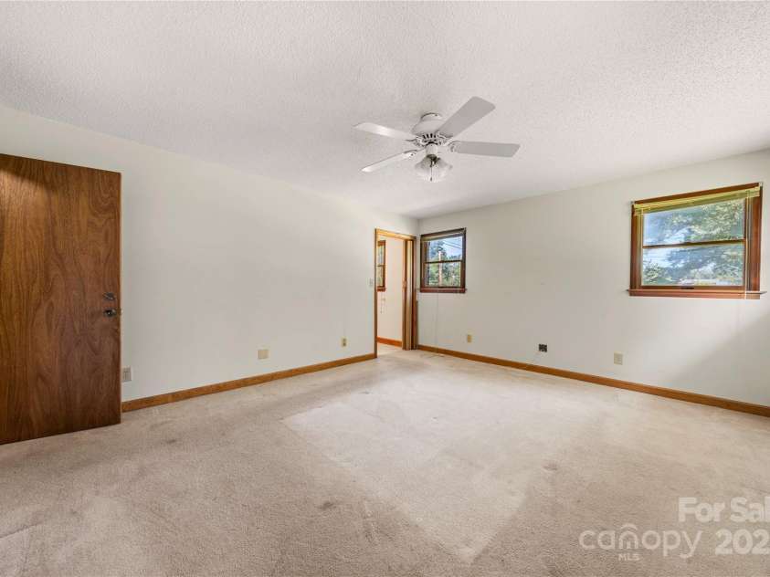505 Rogers Lake Road, Kannapolis, NC 28083.  MLS# CAR4293354, YatesRealty ID 5688. 