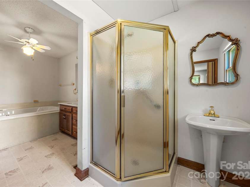 505 Rogers Lake Road, Kannapolis, NC 28083.  MLS# CAR4293354, YatesRealty ID 5688. 