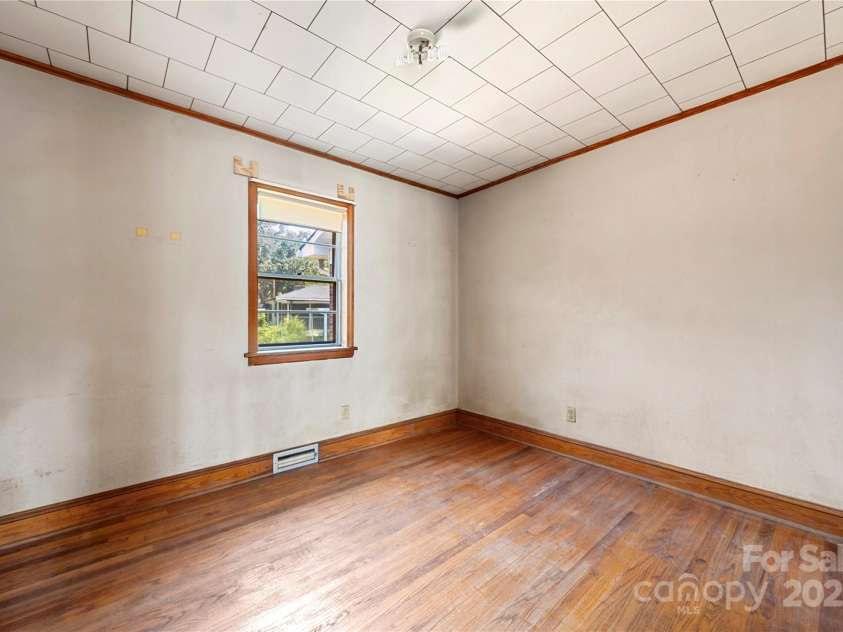 505 Rogers Lake Road, Kannapolis, NC 28083.  MLS# CAR4293354, YatesRealty ID 5688. 