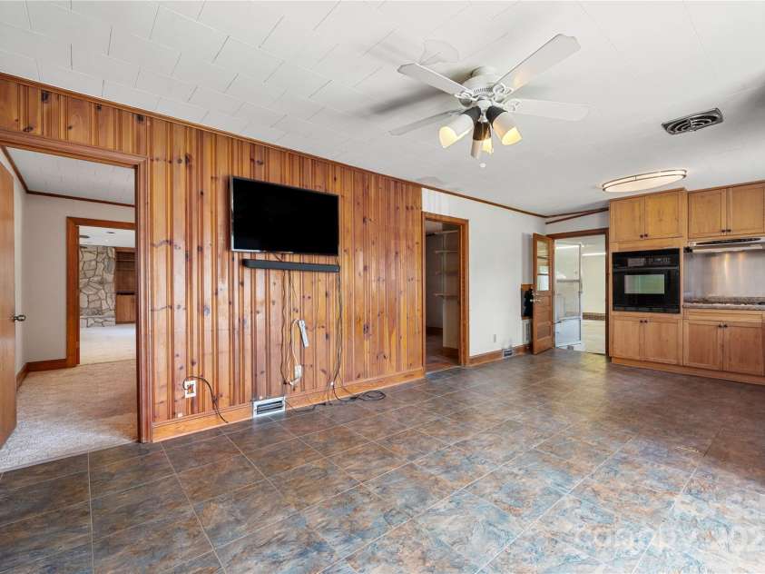 505 Rogers Lake Road, Kannapolis, NC 28083.  MLS# CAR4293354, YatesRealty ID 5688. 
