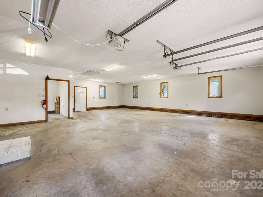 505 Rogers Lake Road, Kannapolis, NC 28083.  MLS# CAR4293354, YatesRealty ID 5688. 