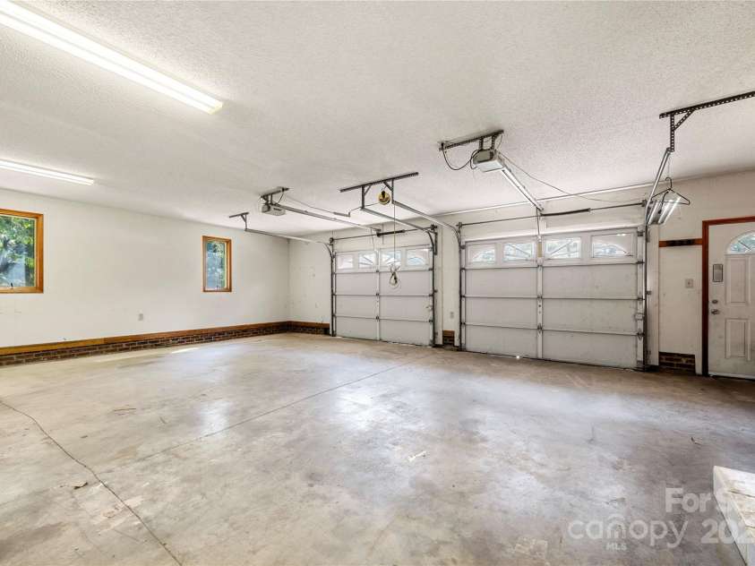 505 Rogers Lake Road, Kannapolis, NC 28083.  MLS# CAR4293354, YatesRealty ID 5688. 