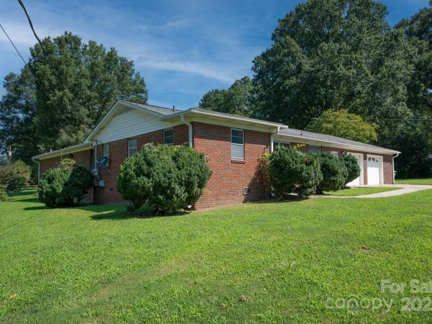 505 Rogers Lake Road, Kannapolis, NC 28083.  MLS# CAR4293354, YatesRealty ID 5688. 