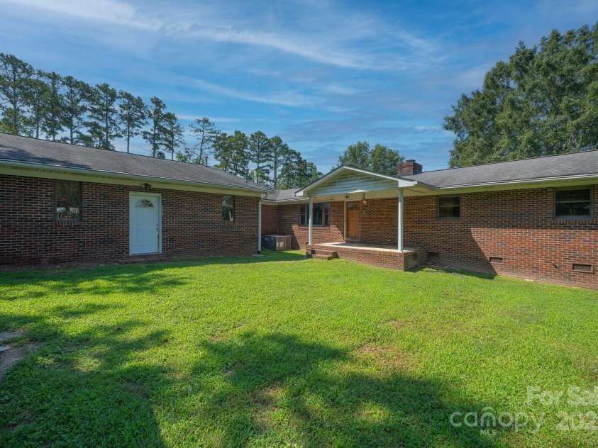505 Rogers Lake Road, Kannapolis, NC 28083.  MLS# CAR4293354, YatesRealty ID 5688. 