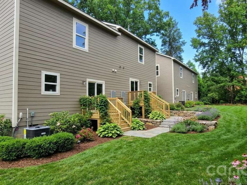 8310 McClure Circle, Charlotte, NC 28216.  MLS# CAR4434760, YatesRealty ID 56881. 