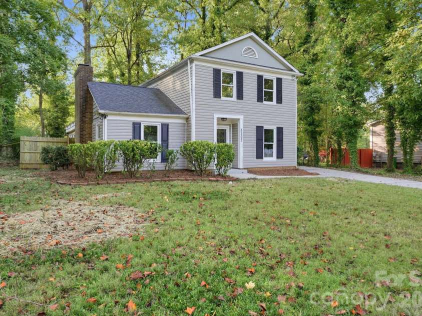 8500 Othello Place, Charlotte, NC 28227.  MLS# CAR4435162, YatesRealty ID 56882. 